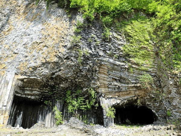 城崎温泉から渡し船で行く！柱状節理が広がる不思議な洞窟「玄武洞」1.jpg