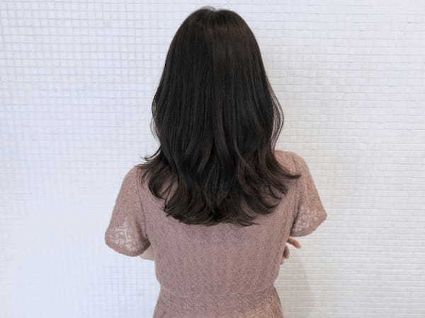 現役美容師の2022年夏イチオシはコレ　夏ファッションに合う垢抜け巻き髪のやり方