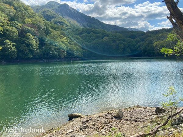 【青森】絶景！コバルトブルーの青池！十二湖トレッキングツアー