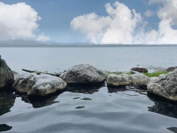 【北海道】屈斜路湖畔で人気の野湯！秘湯「コタン露天風呂」へ