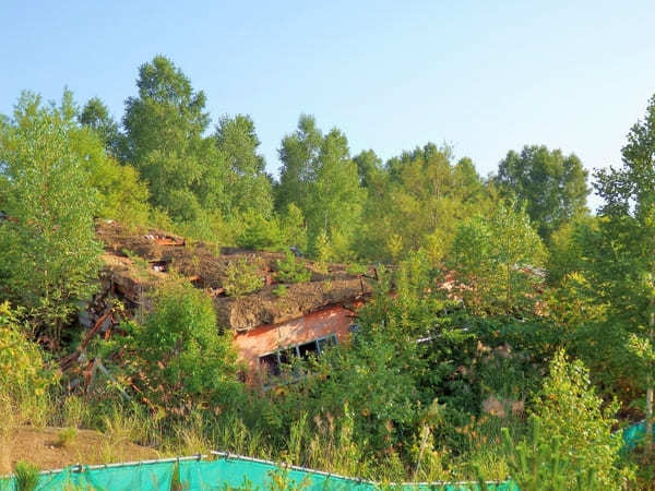 噴火の怖さを未来に伝える。北海道・有珠山西山山麓火口散策路を歩く