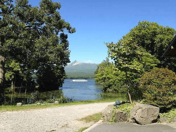 【北海道・七飯町】大沼国定公園の散策・湖上クルーズと仔牛の哺乳体験