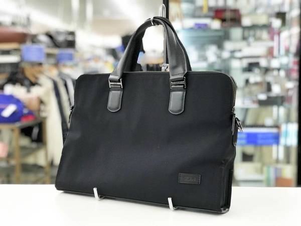 TUMI(トゥミ)のビジネスバッグが人気の理由は？口コミ・評判を徹底調査！