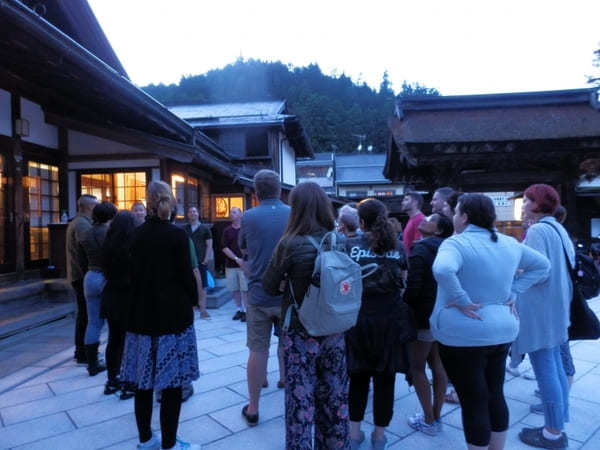 【高野山】幻想的な体験！普賢院の宿坊と恵光院のナイトツアー