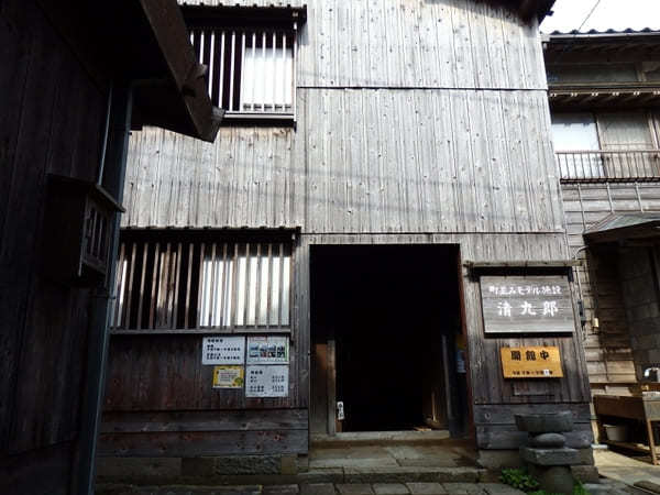 廻船業で栄えた迷路のような港町。佐渡島【宿根木】を歩く