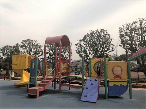 子どもと行きたい横浜のおすすめ公園22選！大型遊具・ロング滑り台など設備充実の公園特集