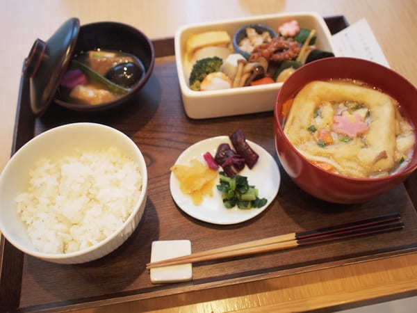 不室屋のカフェ一押し『ふやき御汁弁当』で加賀麩をたっぷり味わう