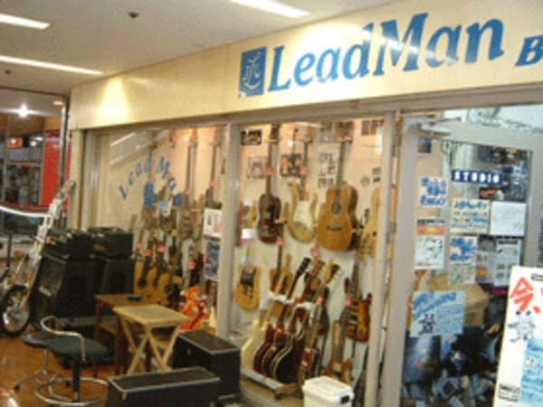 神戸・三宮の楽器屋さん17選！駅前の大型店や激安中古ギター販売店も！
