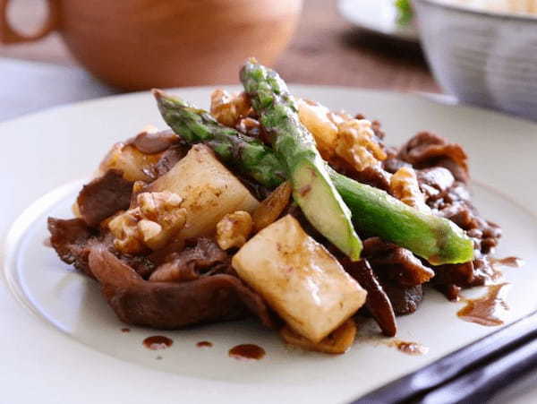 むしろ一年中食べたい　余ったお餅の意外な活用法！切り餅と胡桃の牛肉甘辛炒め