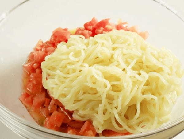 レンチン肉味噌で簡単　トマトの旨だれ台湾風冷やし混ぜそば