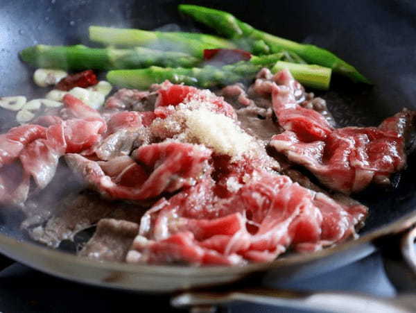 むしろ一年中食べたい　余ったお餅の意外な活用法！切り餅と胡桃の牛肉甘辛炒め