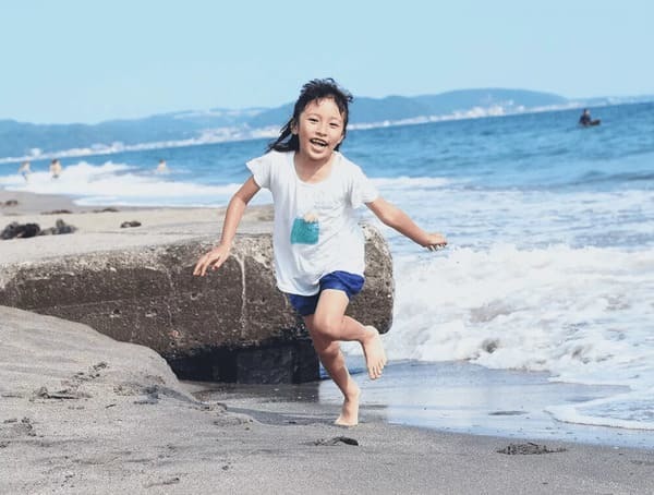 「ありきたり」にサヨナラ！家族のおでかけ写真をおしゃれに撮る方法（海編）