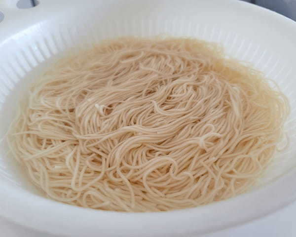 イオントップバリュそうめん「ヤバい」投稿に賛否。食べ物をディスる“覚悟”は必要か