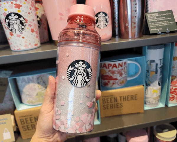 スタバ「SAKURAシリーズ」が素敵！“大きめボトル”これからの季節に活躍しそう