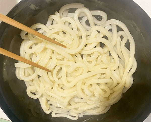 ダイソーの“冷凍うどん専用”神アイテム。レンチンだけで絶品うどん完成！