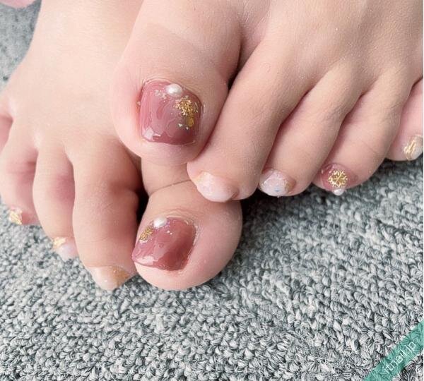 素足がほっこり 冬は「暖色フットネイル」で足元まで可愛く