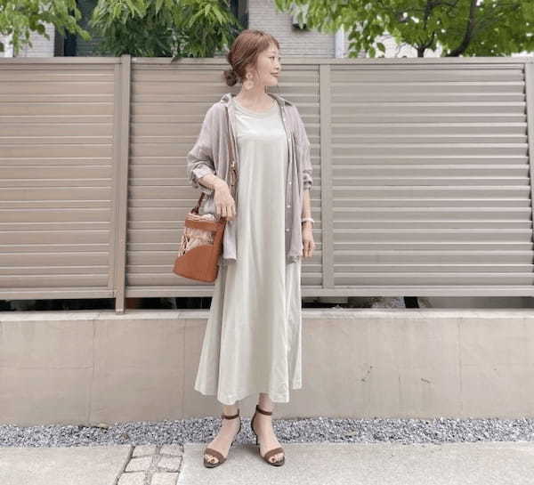 手抜きに見えてるかも…!オトナ女子がやってはいけない「夏ワンピース」のNGコーデ&改善テク