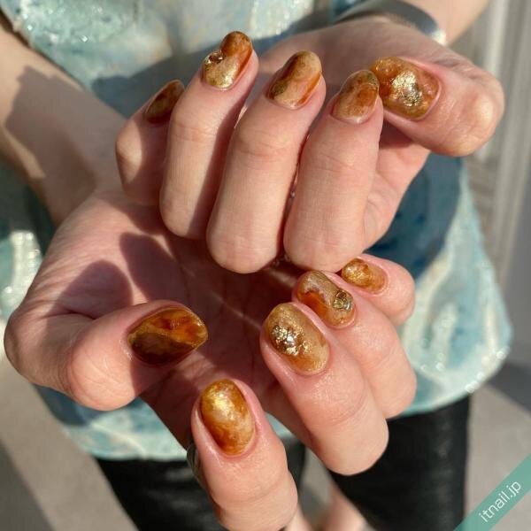 秋冬ネイルは《ブラウン×ゴールド》であか抜ける 大人向けのデザイン集
