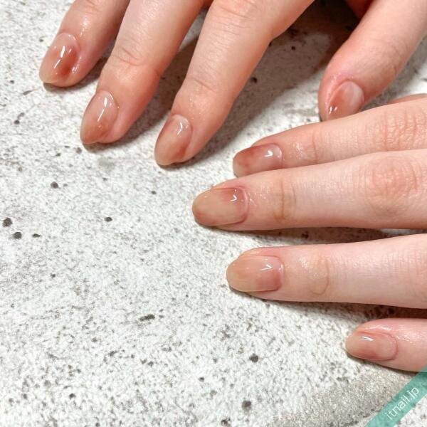 【秋のオフィスネイル】ちょっぴり冒険♡シンプルデザインまとめ