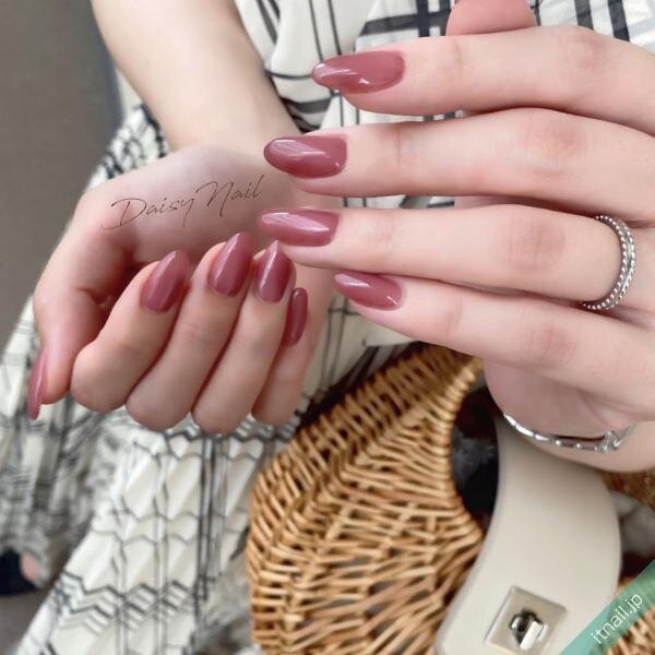 晩秋にトライしたい“大人のピンクネイル”特集 甘さ控えめの指先へ