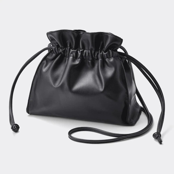 GUさん…全部¥2000以下はさすがにやりすぎ 持つだけでお洒落度UP!高見え「黒バッグ」