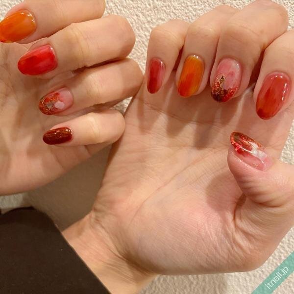 紅葉シーズンは『ダークオレンジネイル』で深まる秋を楽しむ