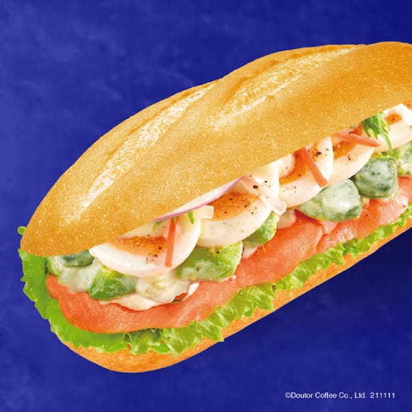 ドトールの「ピラミッドケーキ」に注目!ピスタチオとベリーの新作だよ~。