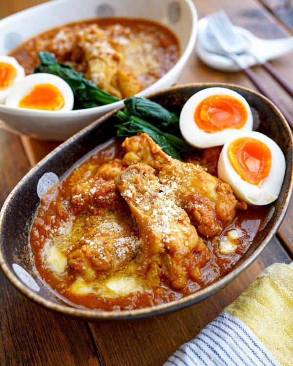 簡単なのに濃厚本格派！ご飯・パンにも合う「手羽元のトマトバターカレー煮込み」