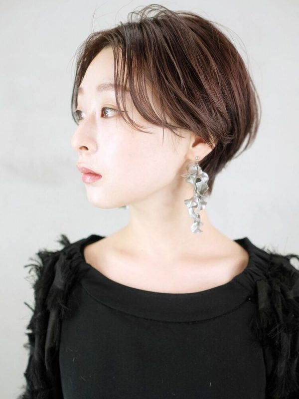 ベリーショート×センター分けのヘアカタログ。大人っぽいおしゃれな髪型はこれ