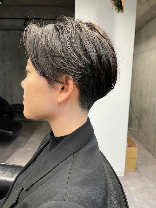 ベリーショート×センター分けのヘアカタログ。大人っぽいおしゃれな髪型はこれ