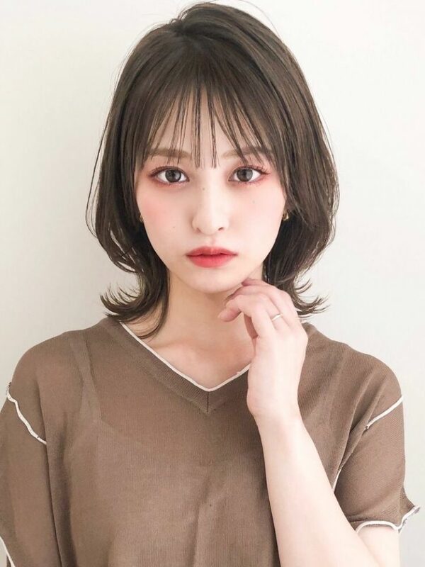 「髪が多い・太い」と悩む女性に似合う髪型はコレ。垢抜けるロング〜ショートヘアまで