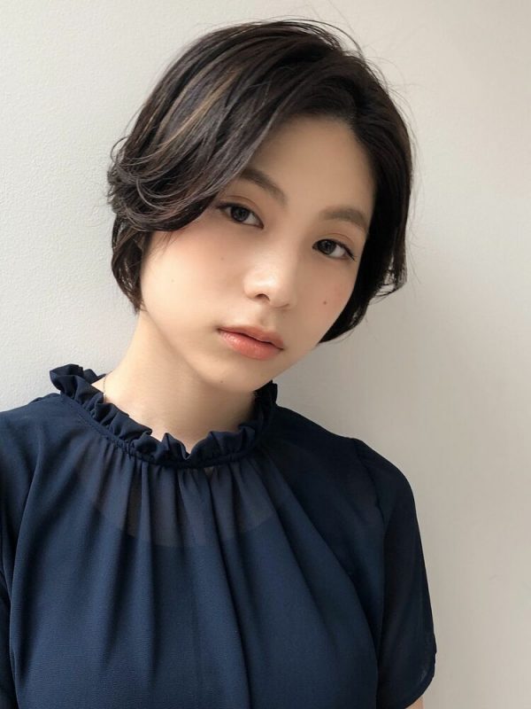 2023春ショートはこのヘアカラーがおしゃれ。魅力を底上げする女性らしい色味