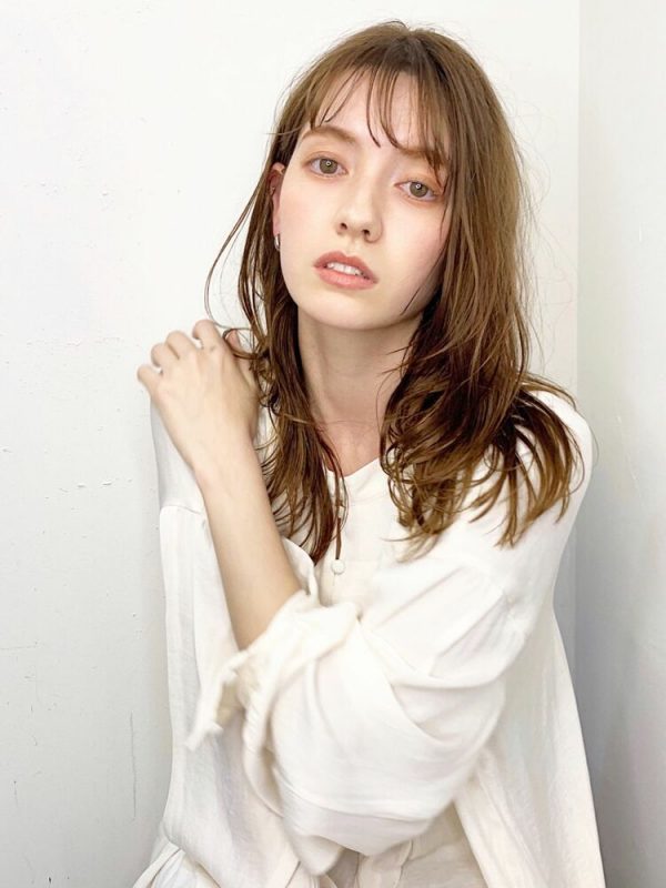 大人上品な《ハイトーン×ロングヘア》特集。垢抜けるおすすめのヘアカラーをご紹介