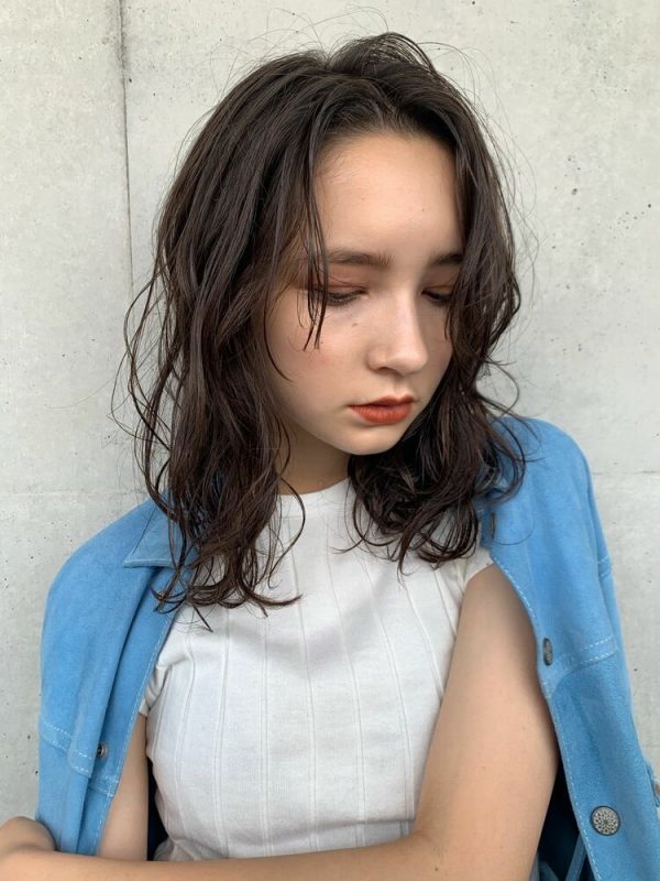 前髪なし×ミディアムのヘアカタログ。大人女性に似合うお手本にしたい人気の髪型