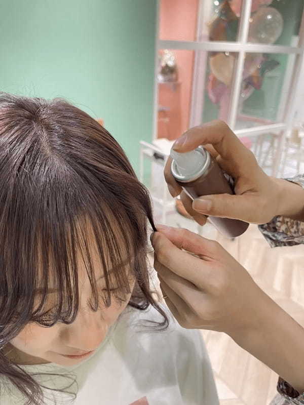 梅雨の湿気に勝つ！髪のうねりや広がりを抑えるヘアアレンジ＆おすすめスタイリング剤