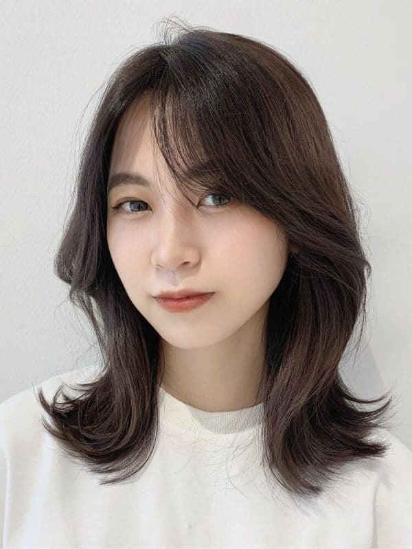 冬のヘアカラーは透明感ある髪色がおすすめ。トレンドを意識したおすすめの色味