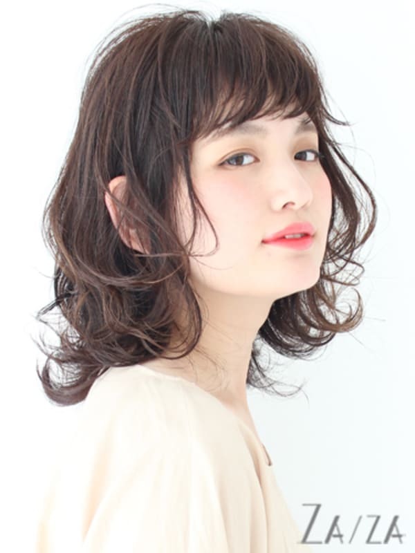 2021冬はミディアムにこのヘアカラーを合わせて。大人女性におすすめの髪色15選