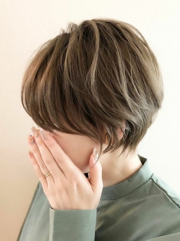 2023春ショートはこのヘアカラーがおしゃれ。魅力を底上げする女性らしい色味