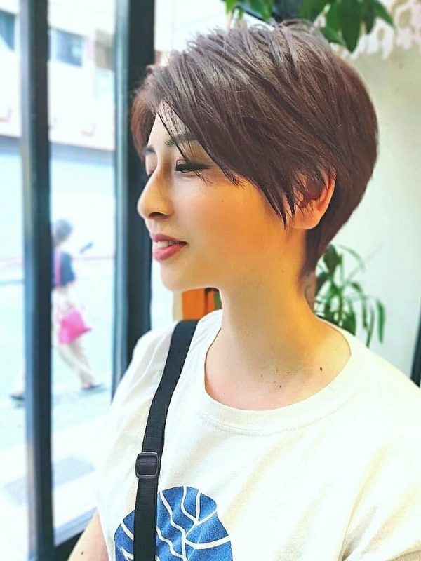 ショートにぴったりな秋のヘアカラーって？女性らしさが増す大人の深みカラーをご紹介