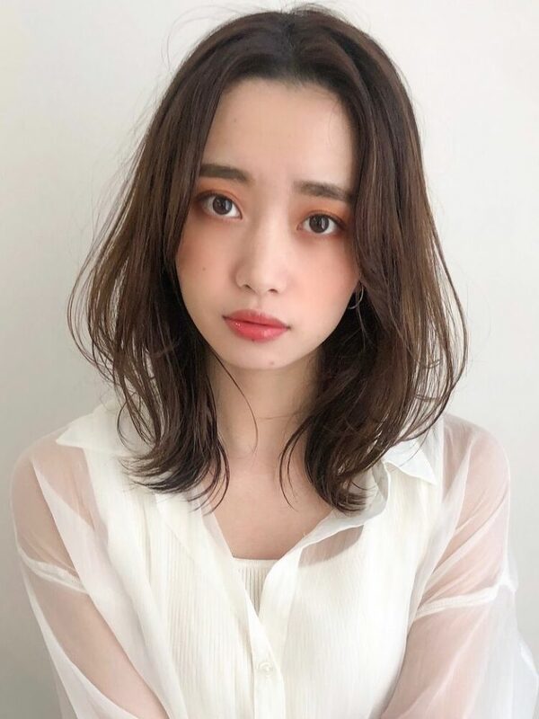 「髪が多い・太い」と悩む女性に似合う髪型はコレ。垢抜けるロング〜ショートヘアまで