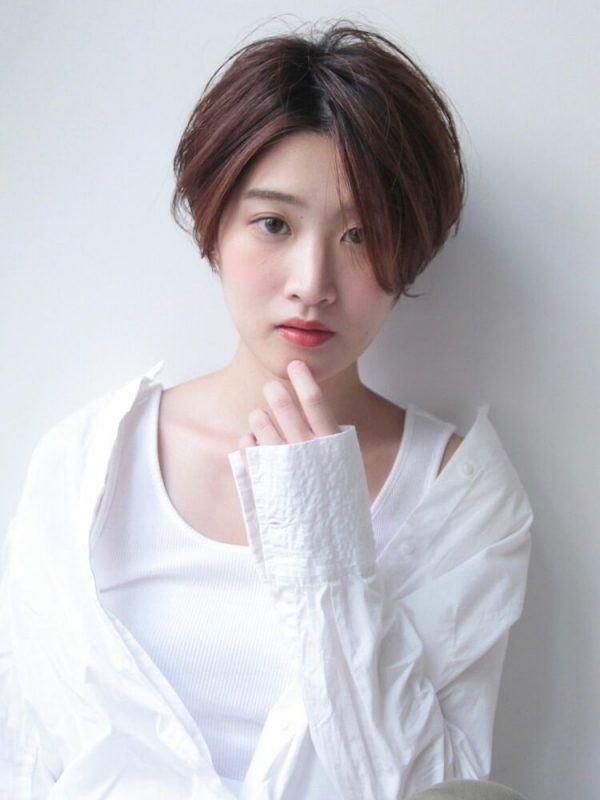 ベリーショート×センター分けのヘアカタログ。大人っぽいおしゃれな髪型はこれ