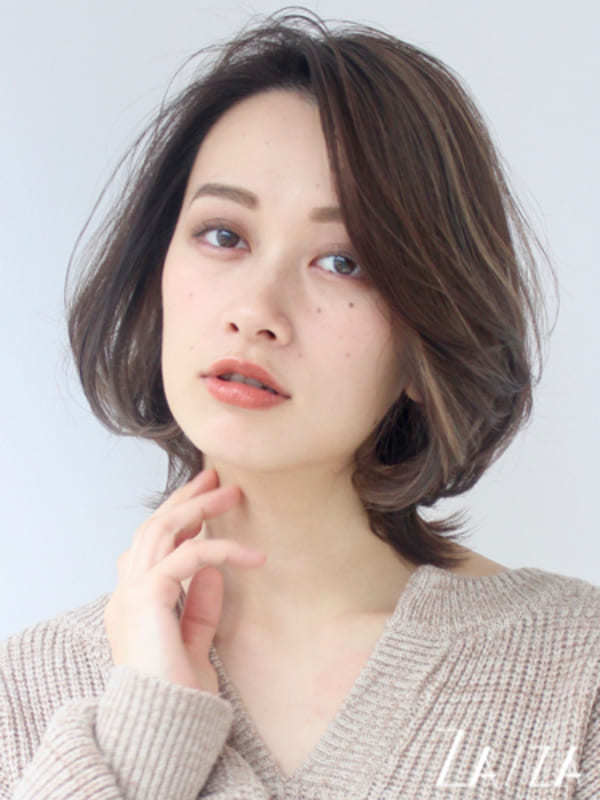 2021冬はミディアムにこのヘアカラーを合わせて。大人女性におすすめの髪色15選