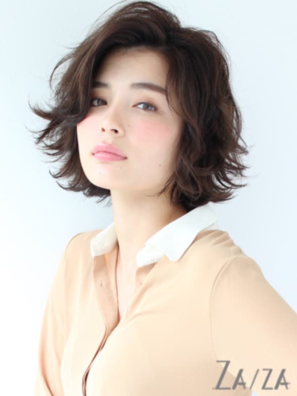 骨格ナチュラルさんにぴったりの髪型集《2022》大人女性のおしゃれなヘアスタイル