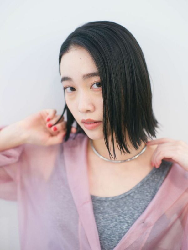 前髪なし×ミディアムのヘアカタログ。大人女性に似合うお手本にしたい人気の髪型