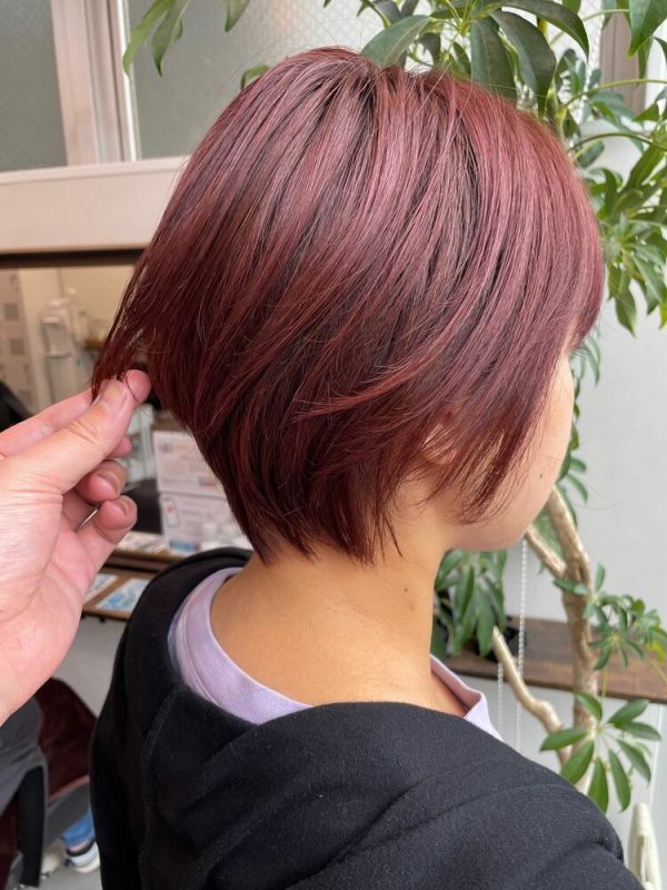 ショートにぴったりな秋のヘアカラーって？女性らしさが増す大人の深みカラーをご紹介