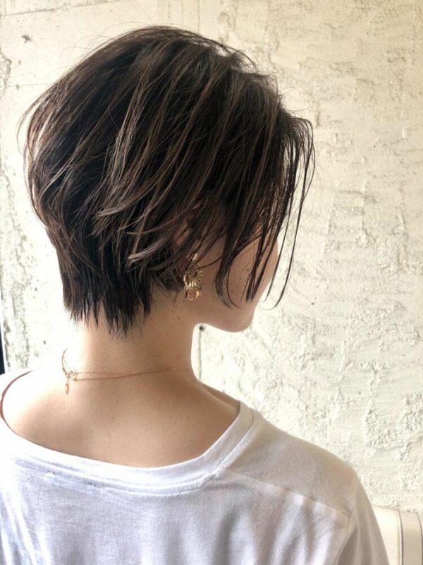 ショートにぴったりな秋のヘアカラーって？女性らしさが増す大人の深みカラーをご紹介