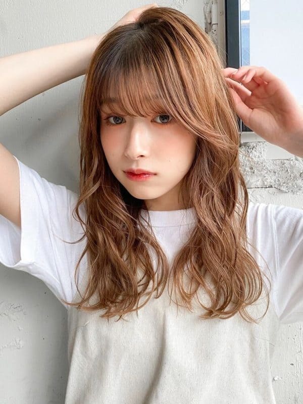 骨格ナチュラルさんにぴったりの髪型集《2022》大人女性のおしゃれなヘアスタイル