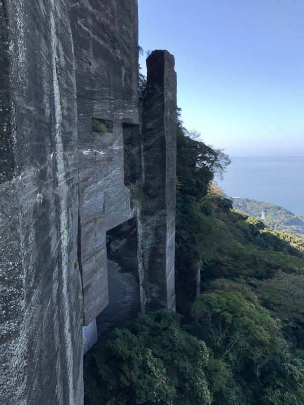 【千葉】「鋸山」登山はまるで遺跡探検！？「さすけ食堂」で幻の黄金アジフライも