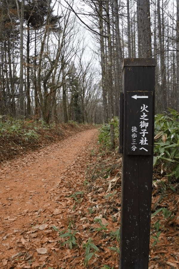 長野県・戸隠古道「神道」で戸隠神社3社巡り！神秘の鏡池と蕎麦も♪