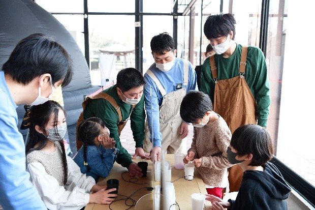 夏休みは五感を使って創造体験！地球掘りにドローン操作、恐竜にも会える不思議展が東京で開催